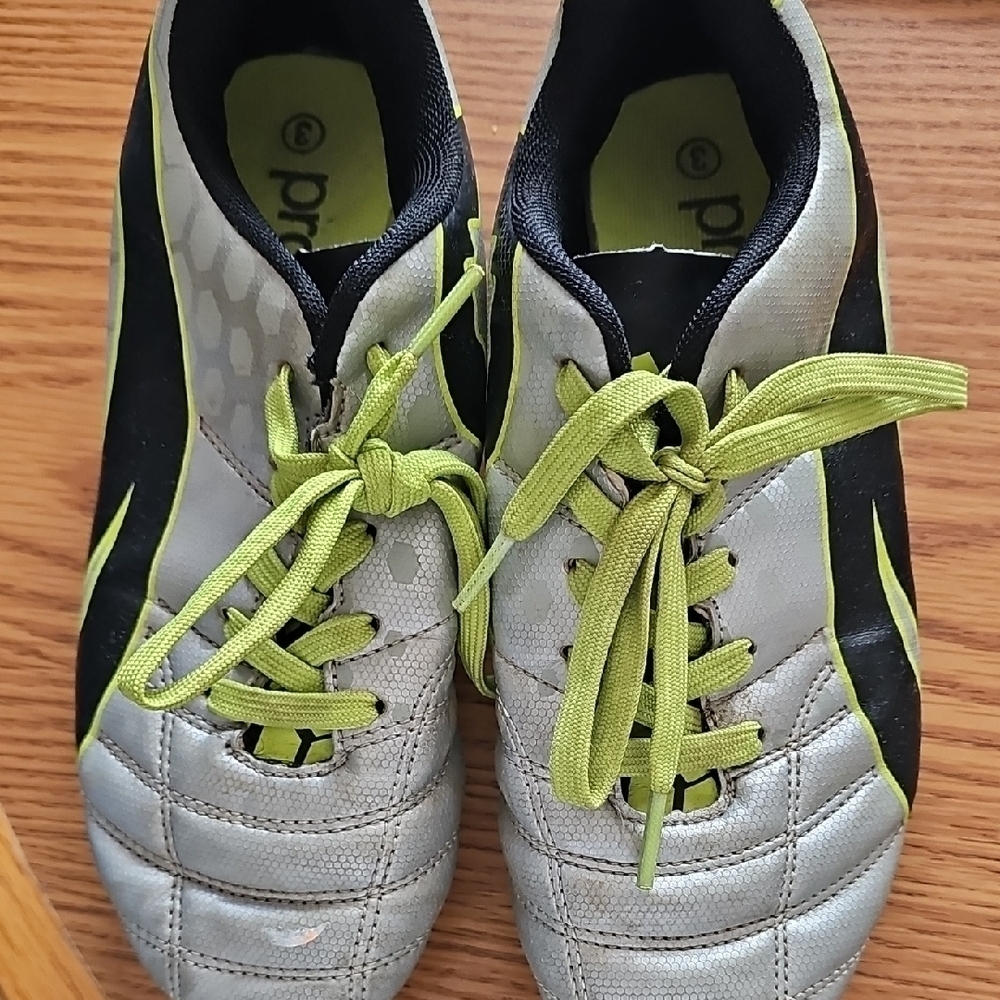 Puma Procat Youth Black/Green/Gray Soccer Cleats with Green Laces Size 3